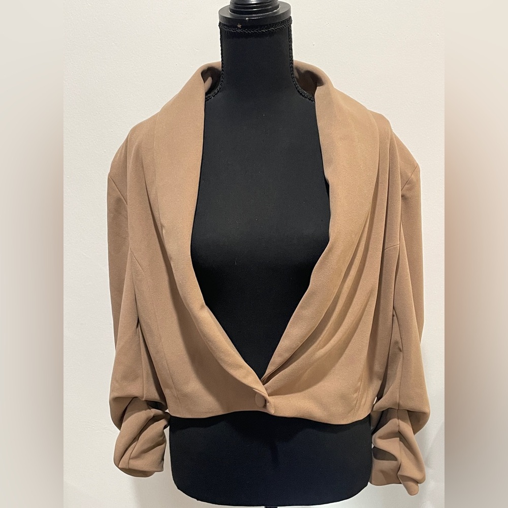 New with tags!
Short Blazer